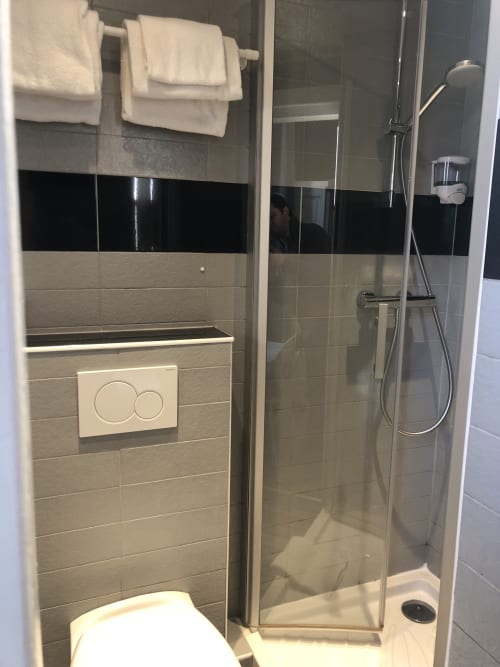 Modern bathroom with walk-in shower at Hôtel Maison Richet, Les Sables-d'Olonne