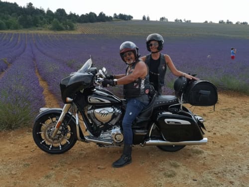 Sortie roadtrip moto, sortie moto en provence, Mas d'Ange en provence. Découvrir le Luberon en moto. 