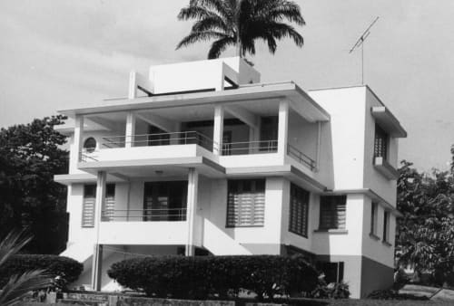 l'Habitation Villa Les Cassias à Petit Bourg en Guadeloupe. Une belle maison de style moderniste des années 30.