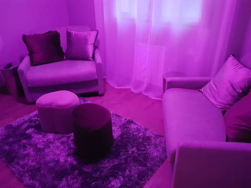Suite Nuit de cristal - petit salon avec lumière d'ambiance - Chambres d'hôtes Le Clos Magedon