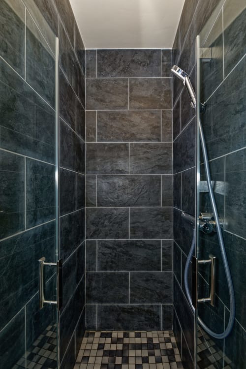 Salle d'eau Chambre Horizons lointains - douche italienne - Le Clos Magedon - proche Les Mureaux