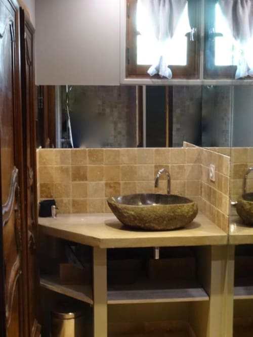 Vasque, salle de bain, Mas d'Ange en provence, Luberon, hégerbement touristique. 