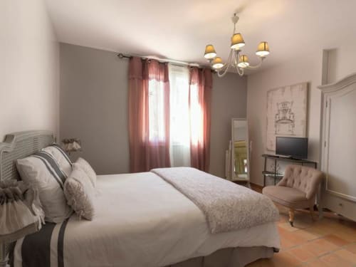 Spacieuse chambre - Logement de vacances - La Bastide du Bouchou - Six-Four-les-Plages