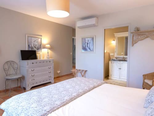 Chambre d'hôtes lumineuse avec salle de bain privative - La Bastide du Bouchou - Six-Four-les-Plages