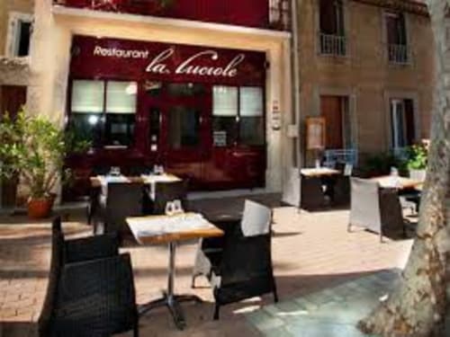 Restaurant La Lucciole du gîte Sylvie CAMBON à Montséret, France avec terrasse extérieure