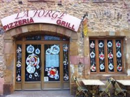 Devanture de la pizzeria-grill La Forge à Montséret, FR près du gîte Sylvie CAMBON