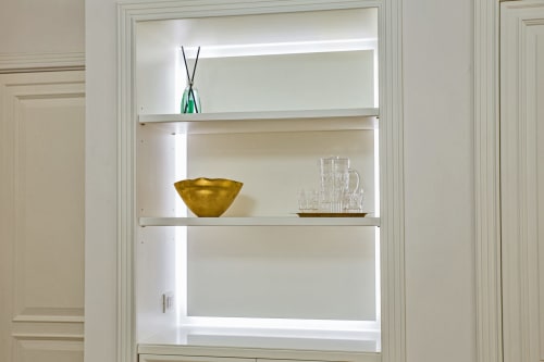 Junior Suite| Piazza Posta - Dimora di charme nel centro storico di Procida. Camera matrimoniale con bagno privato, salottino, wifi gratuito, colazione su richiesta, macchina Nespresso, climatizzazione, servizio navetta, giro in barca, personale multilingue