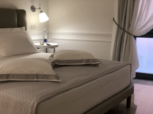 Piazza Posta - Dimora di charme nel centro storico di Procida. Tre camere eleganti e raffinate, con bagno privato, salottino, wifi gratuito, colazione su richiesta, macchina Nespresso, climatizzazione, servizio navetta, giro in barca, personale multilingue
