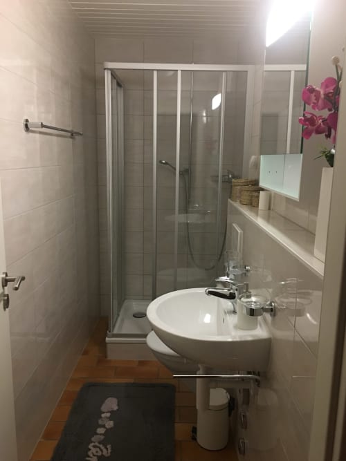 Salle de bain, chambre 4 studio, Chambre d'hôte, Au p'tit Bonheur, Suisse.