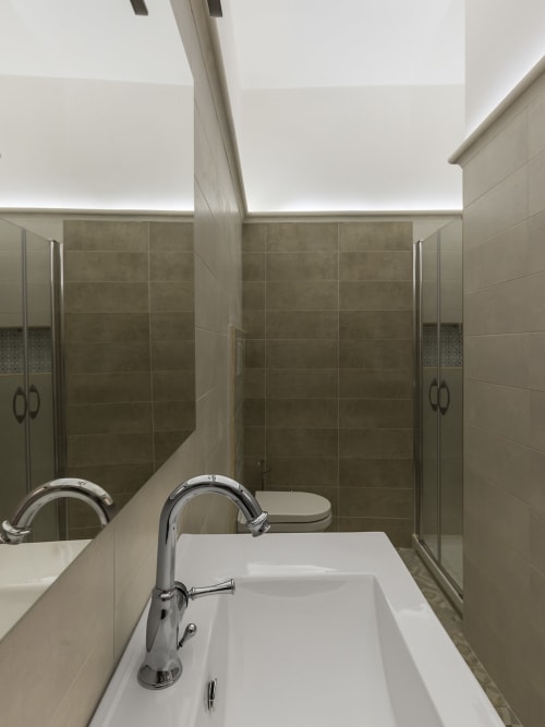 B&B Villa Alemi | Camera 'A Chiazza Granne. Luminosa e spaziosa camera quadrupla, con bagno privato e terrazza sul giardino. Dotata di Wifi, Tv, vista, scrivania, noleggio bici, colazione inclusa.