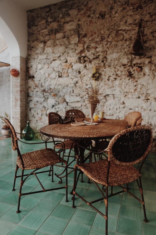 B&B Villa Alemi | Camera 'A Chiazza Granne. Luminosa e spaziosa camera quadrupla, con bagno privato e terrazza sul giardino. Dotata di Wifi, Tv, vista, scrivania, noleggio bici, colazione inclusa.