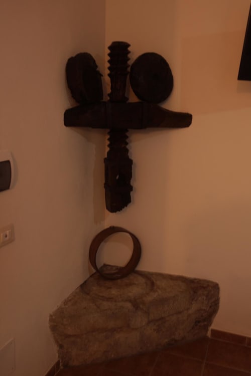 B&B Villa Alemi | Camera 'O Giardin. Camera matrimoniale, con angolo cottura, e giardino. Dotata di Wifi, Tv, scrivania, noleggio bici, colazione inclusa.