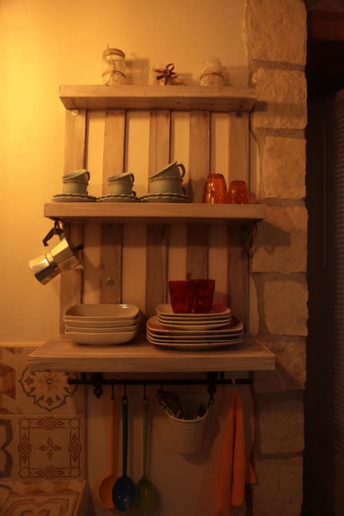 B&B Villa Alemi | Camera 'O Giardin. Camera matrimoniale, con angolo cottura, e giardino. Dotata di Wifi, Tv, scrivania, noleggio bici, colazione inclusa.
