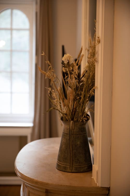 Fleurs séchées sur cheminée - Hôtel Ô Château