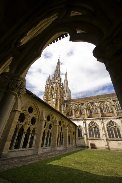 Cloitre de bayonne, Cathédrale Sainte Marie. Patrimoine de l' Unesco. Bayonne Pays Basque