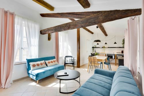 Salon, cuisine équipée et double canapé - Hébergement de vacances - Les appartements de l'Alcazar - Marseille