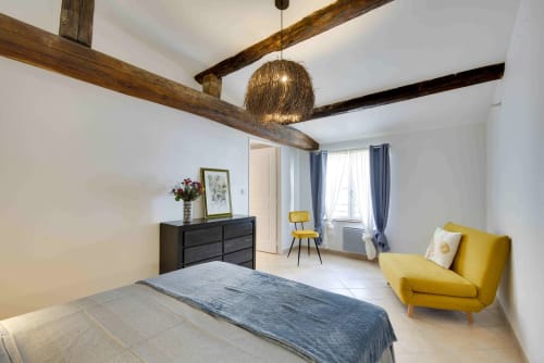 Chambre double avec poutres apparentes - Hébergement de vacances - Les appartements de l'Alcazar - Marseille