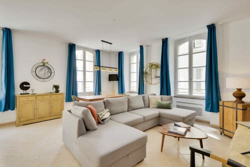 Spacieux salon avec grand canapé - Séjour en famille - Les appartements de l'Alcazar - Marseille