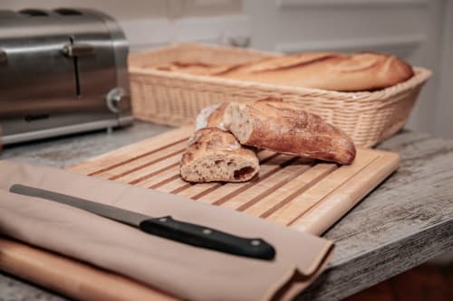 Pain frais - Baguette traditionnelle - Petit-déjeuner ô château