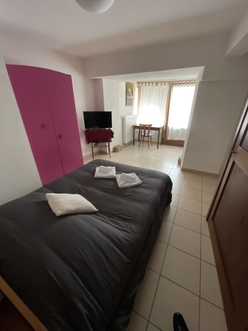 Chambre lit double, Le Campcardos, hôtel restaurant, auberge de Porta, Pyréennes, France
