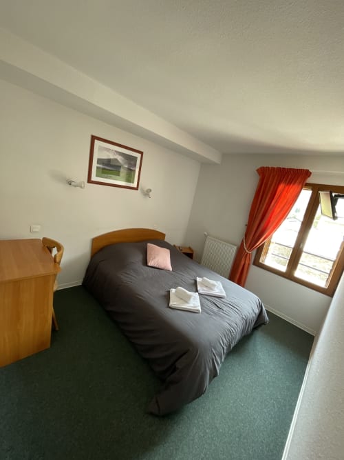 Chambre double, Le Campcardos, hôtel restaurant, auberge de Porta, Pyréennes, France