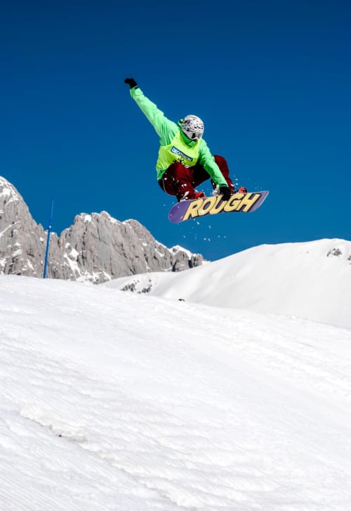 Snowboard, Le Campcardos, hôtel restaurant, auberge de Porta, Pyrénées, France