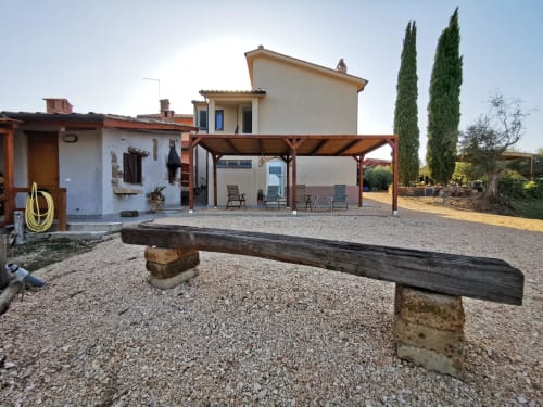 Corte Buenavista | appartamenti con vista sulle colline di Rieti, al confine tra Lazio e Umbria. Piscine private, salotto e cucina, bagno con doccia. Relax in mezzo alla natura, attivitá all'aperto.