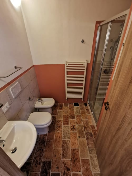 Terra | Corte Buenavista - camera matrimoniale con caminetto. Cucina, macchina del caffè, Wifi, bagno privato.