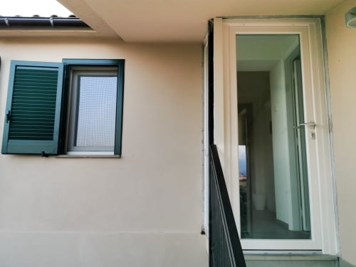 Luna | Corte Buenavista - camera matrimoniale con letti singoli per 4 persone. Sala e bagno privato. Cucina, macchina del caffè, Wifi, piscina.