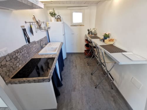 Luna | Corte Buenavista - camera matrimoniale con letti singoli per 4 persone. Sala e bagno privato. Cucina, macchina del caffè, Wifi, piscina.