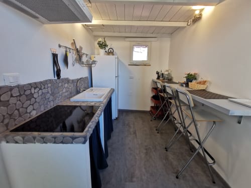 Luna | Corte Buenavista - camera matrimoniale con letti singoli per 4 persone. Sala e bagno privato. Cucina, macchina del caffè, Wifi, piscina.