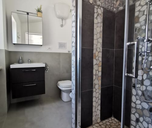 Luna | Corte Buenavista - camera matrimoniale con letti singoli per 4 persone. Sala e bagno privato. Cucina, macchina del caffè, Wifi, piscina.