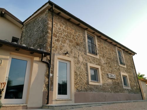 Nuvole | Corte Buenavista - appartamento luminoso con letti singoli o matrimoniale per 4 persone. Sala e bagno privato. Cucina, macchina del caffè, Wifi, piscina.