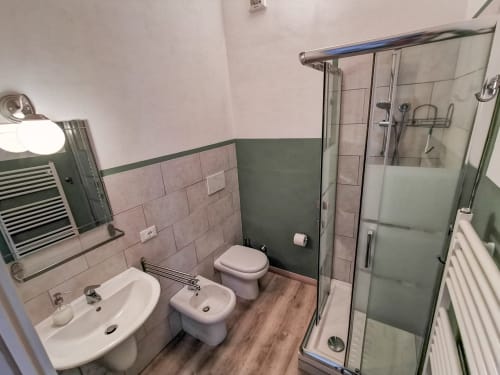 Nuvole | Corte Buenavista - appartamento luminoso con letti singoli o matrimoniale per 4 persone. Sala e bagno privato. Cucina, macchina del caffè, Wifi, piscina.