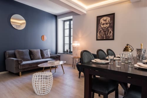Espace salon couleur blanc et bleu nuit - La terrasse de la tour pinte