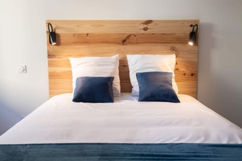 Chambre parentale - Tête de lit en bois - La terrasse de la tour pinte