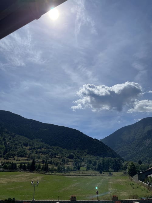 Vue sur la montagne, Le Campcardos, hôtel restaurant, auberge du Campcardos de Porta, Pyrénées, France