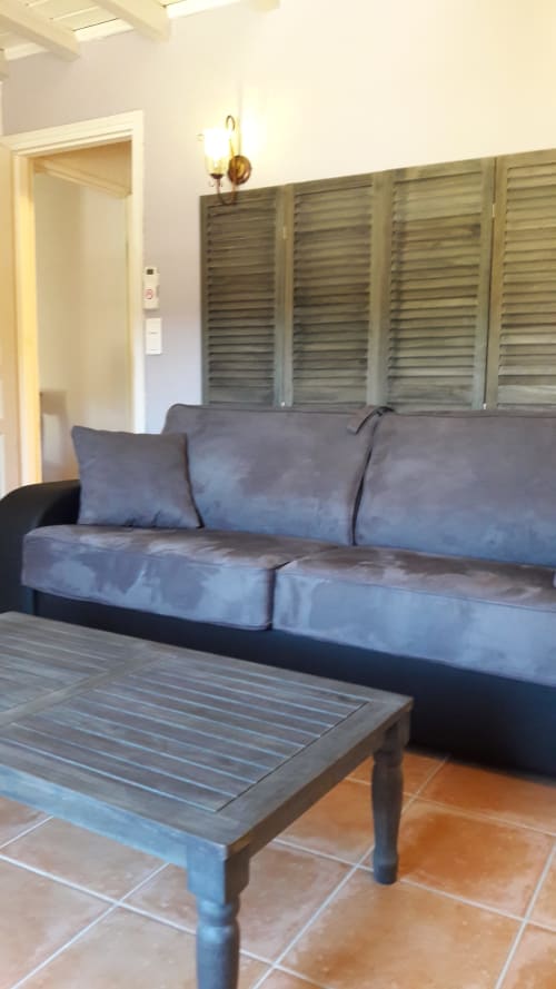 Canapé et table basse - Location de vacances 