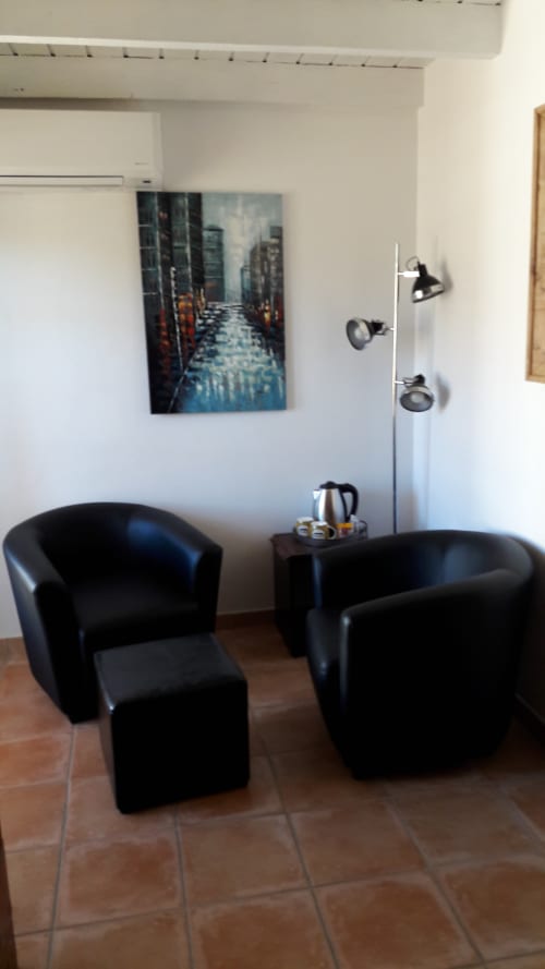 Coin salon avec fauteuils 