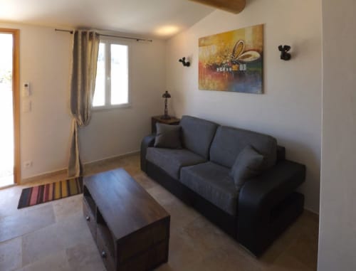Salon avec canapé - Suite chambre d'hôtes 