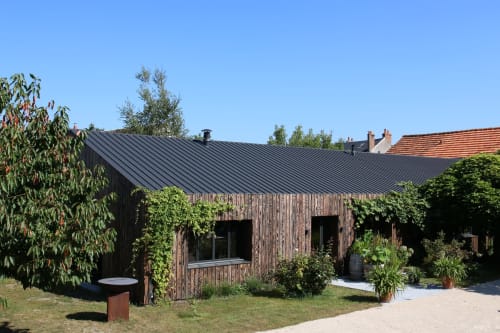 Clos des Poulies Chambre d'hôtes en Sologne Table d'hôte séjour au calme vue façade en bois brulé Entrée