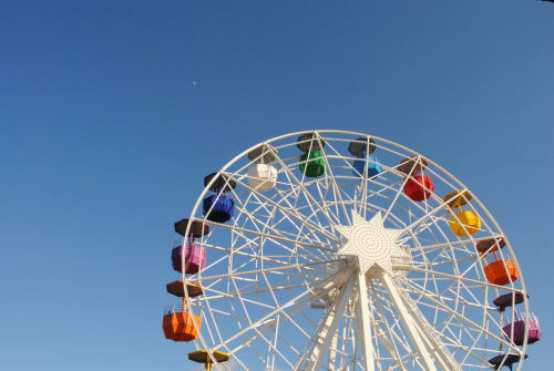 Grande roue colorée - Activités avec enfants dans le Lubéron