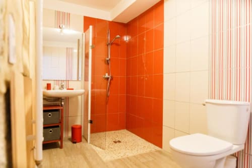 Chambre d'hôtes, salle de bain avec douche à l'italienne, Clermont Dessous, Les terrasses de Bessou.