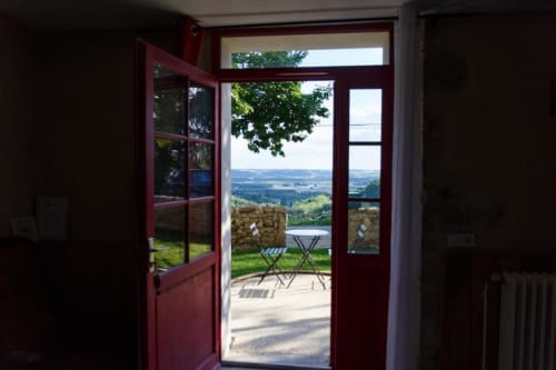 Chambre d'hôtes, ouverture sur la terrasse, Clermont Dessous, Les terrasses de Bessou.