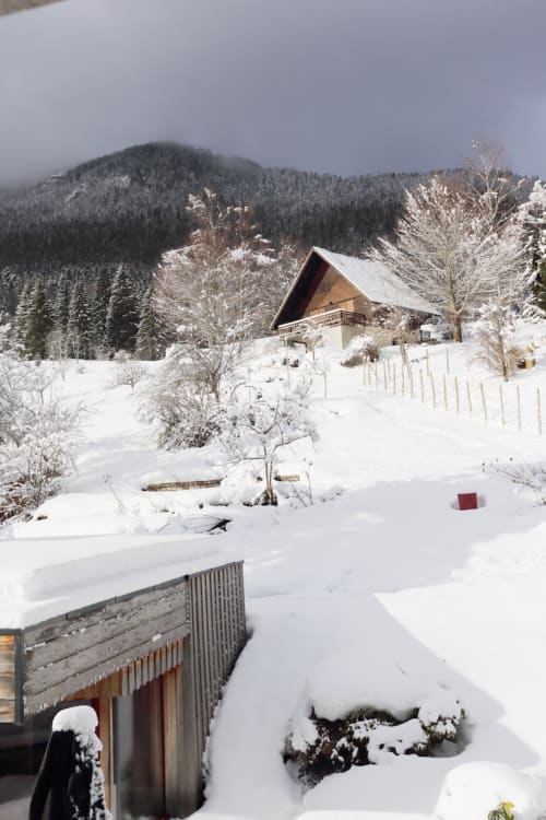 Réveil avec vue sur la montagne enneigée - Le Valombré