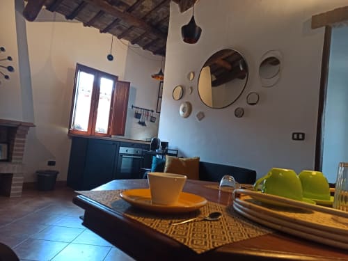 L'angelo Pellegrino | Sole, appartamento vista centro storico, appartamento centrale a Rieti, rione San Francesco a Rieti, appartamento con vasca idromassaggio, camera da letto, wifi, TV, condizionatore, cucina, bagno privato, doccia.
