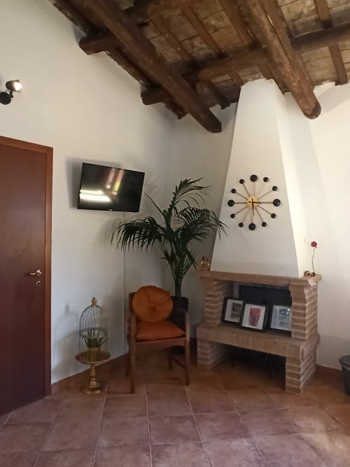 L'angelo Pellegrino | Sole, appartamento vista centro storico, appartamento centrale a Rieti, rione San Francesco a Rieti, appartamento con vasca idromassaggio, camera da letto, wifi, TV, condizionatore, cucina, bagno privato, doccia.