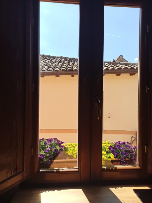 L'angelo Pellegrino | Sole, appartamento vista centro storico, appartamento centrale a Rieti, rione San Francesco a Rieti, appartamento con vasca idromassaggio, camera da letto, wifi, TV, condizionatore, cucina, bagno privato, doccia.