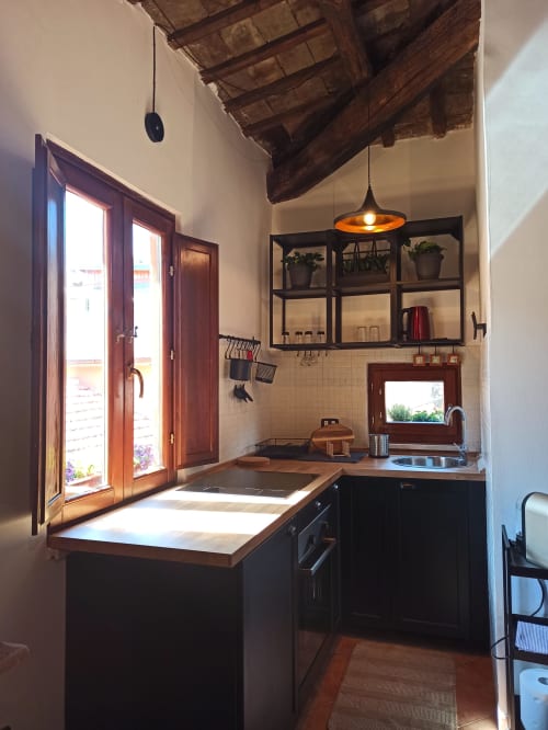 L'angelo Pellegrino | Sole, appartamento vista centro storico, appartamento centrale a Rieti, rione San Francesco a Rieti, appartamento con vasca idromassaggio, camera da letto, wifi, TV, condizionatore, cucina, bagno privato, doccia.