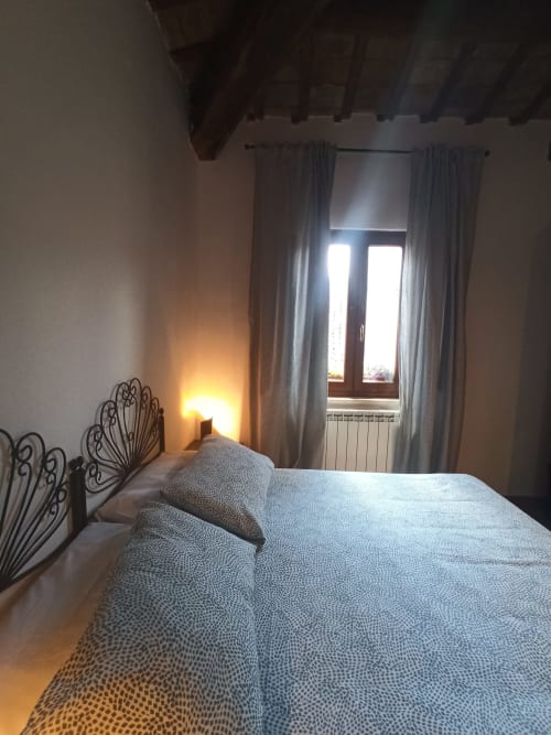 L'angelo Pellegrino | Sole, appartamento vista centro storico, appartamento centrale a Rieti, rione San Francesco a Rieti, appartamento con vasca idromassaggio, camera da letto, wifi, TV, condizionatore, cucina, bagno privato, doccia.